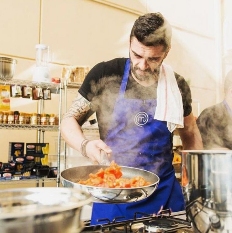 Δείτε το Χαράλαμπο Χατζηπροδρόμου που επέστρεψε στο "Master Chef"