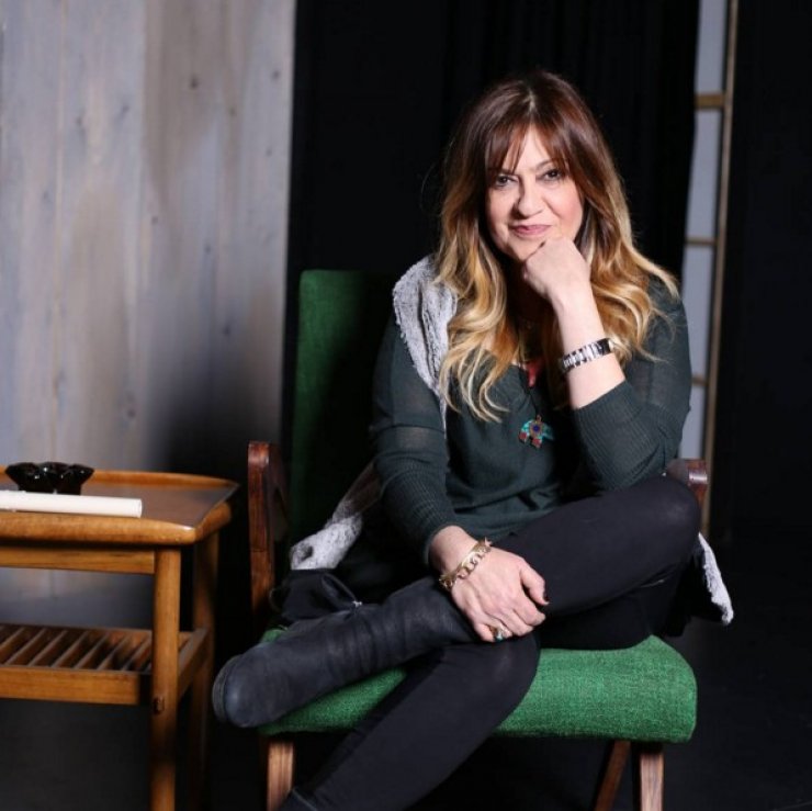 Δεν θα πιστεύετε πόσα χρήματα παίρνει η Τζόυς Ευείδη κάθε φορά που παίζεται επανάληψη το "Καφέ της Χαράς"