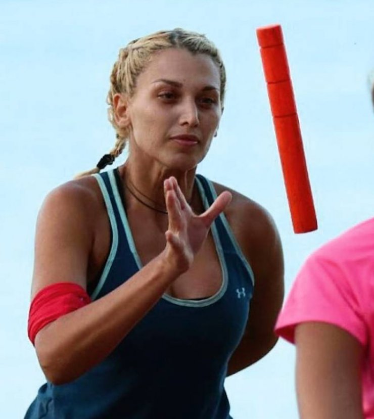 Η Κωνσταντίνα Σπυροπούλου έδωσε στεγνά τους "Διάσημους". Η συμφωνία που έκαναν και της την ανακοίνωσαν μόλις μπήκε στο παιχνίδι