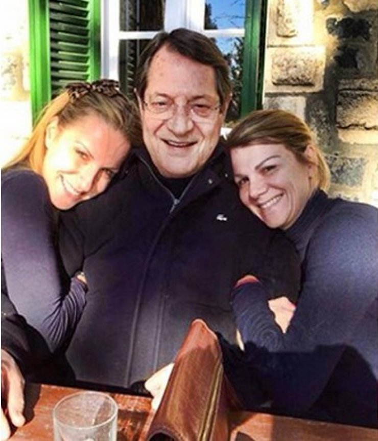 Ινώ Αναστασιάδη: Πως ευχήθηκε στο Νίκο Αναστασιάδη και Γιάννη Μισιρλή για την γιορτή του πατέρα