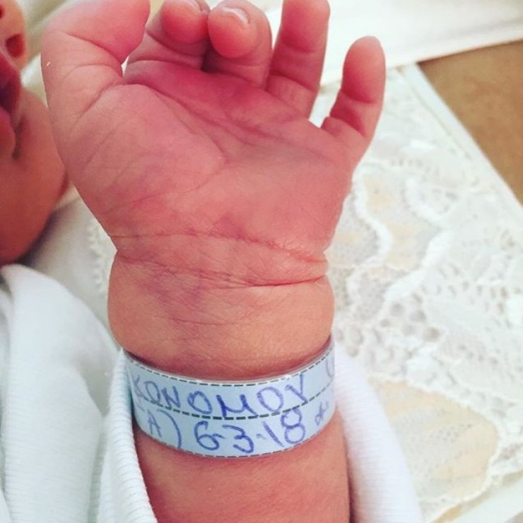 Γέννησε και μας έδειξε την πρώτη φωτογραφία του μωρού της η Ελληνίδα celebrity