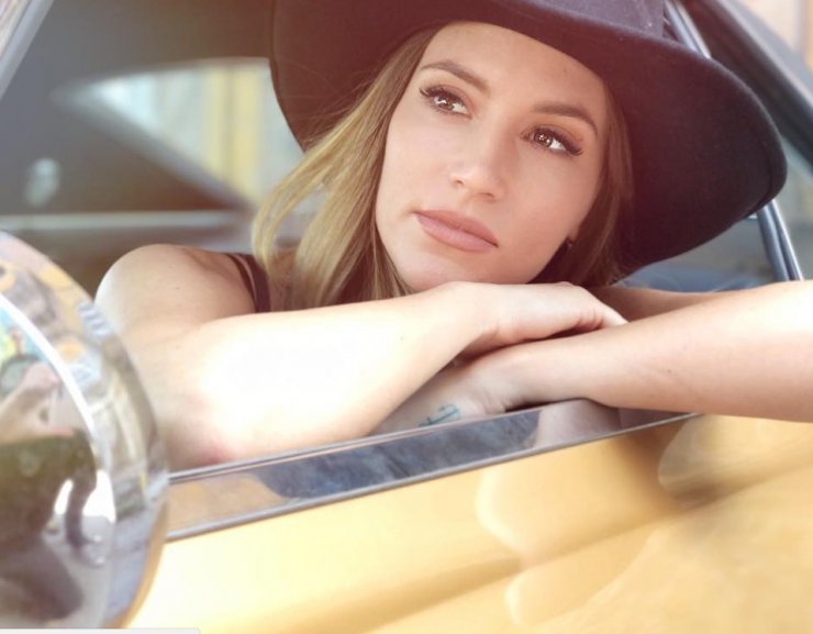 Ποια επώνυμη θα βαφτίσει το αγοράκι της Αθηνάς Οικονομάκου