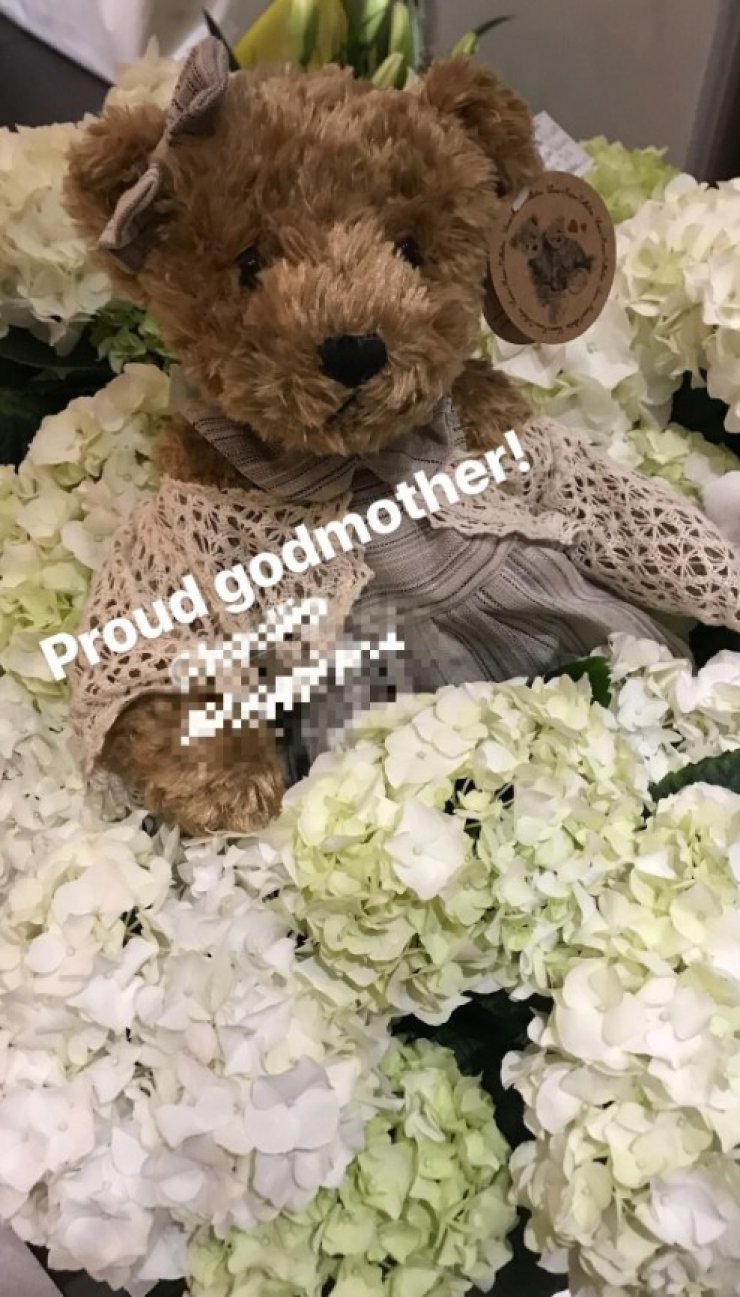 Επώνυμη Κύπρια θα είναι η νονά της κορούλας ζευγαριού της κοσμικής ζωής του νησιού