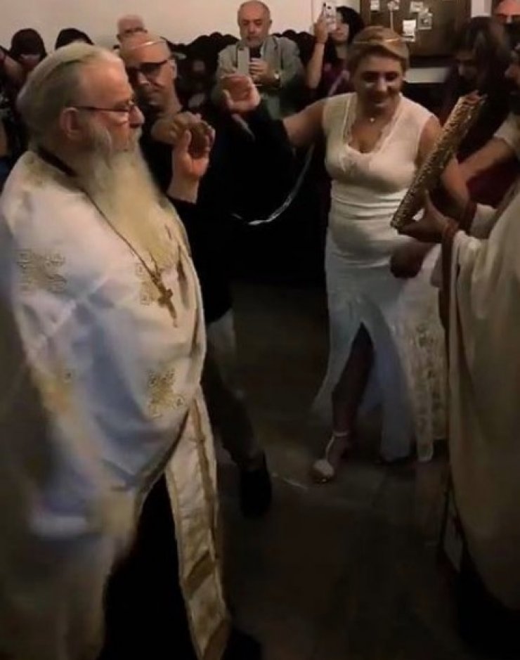 Ποια επώνυμη Κύπρια πήρε την ανθοδέσμη της Θέκλας Πετρίδου