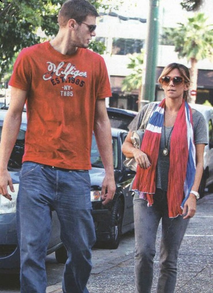 Η απάντηση του Μπόγρη στις φήμες ότι περνάει κρίση στη σχέση του με την Κοκκίνου και η...