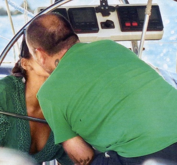 Τα «καυτά» φιλιά Σκαρμούτσου - Ντάνα