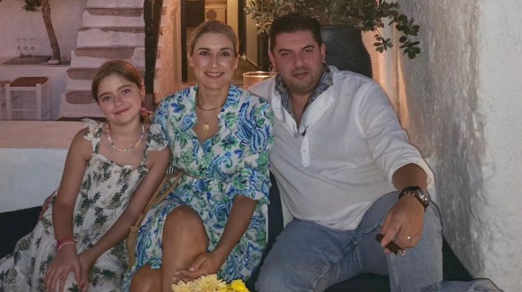 Θησέας Ιωάννου: Παντρεύεται με κουμπάρο μεταξύ άλλων τον Νίκο Χριστοδουλίδη