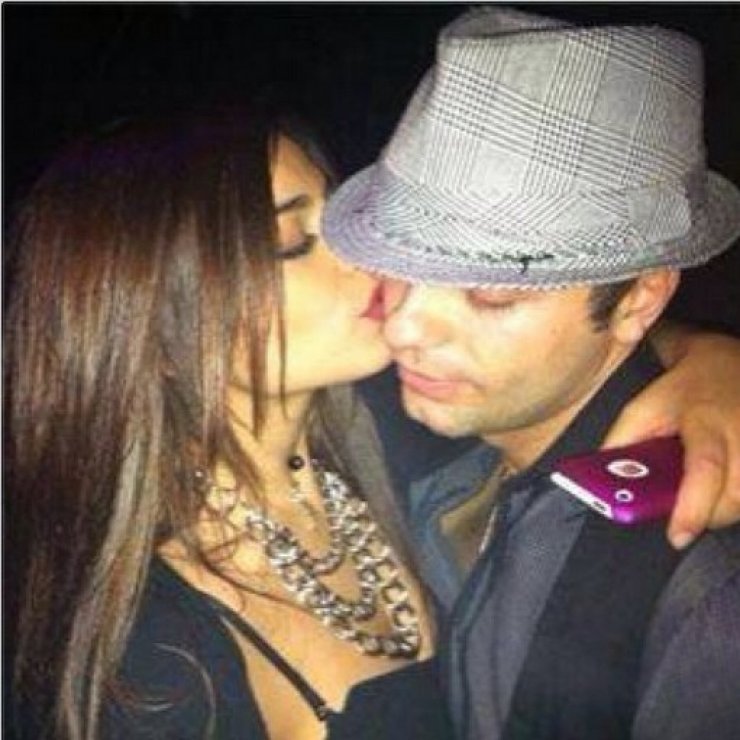 Ελευθερία Ελευθερίου: Ποιος είναι ο άντρας που φιλάει με τόσο πάθος; 