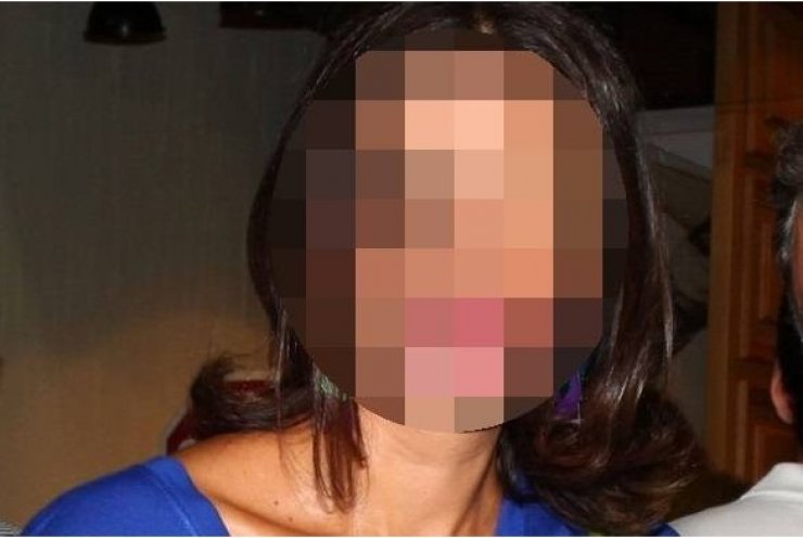 Πρώην Ελληνίδα μοντέλο πουλάει burger στις Σπέτσες