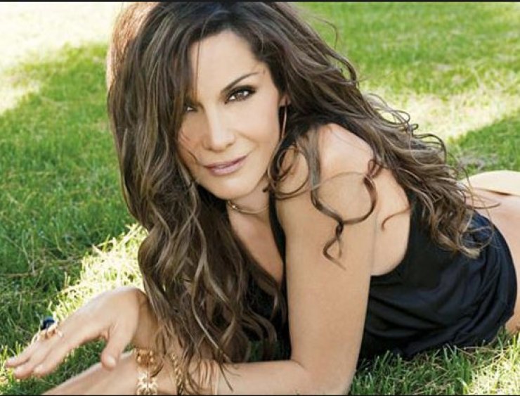 Oι δύο "θανατηφόρες" φωτογραφίες που η Δέσποινα Βανδή θα ήθελε να εξαφανιστούν!