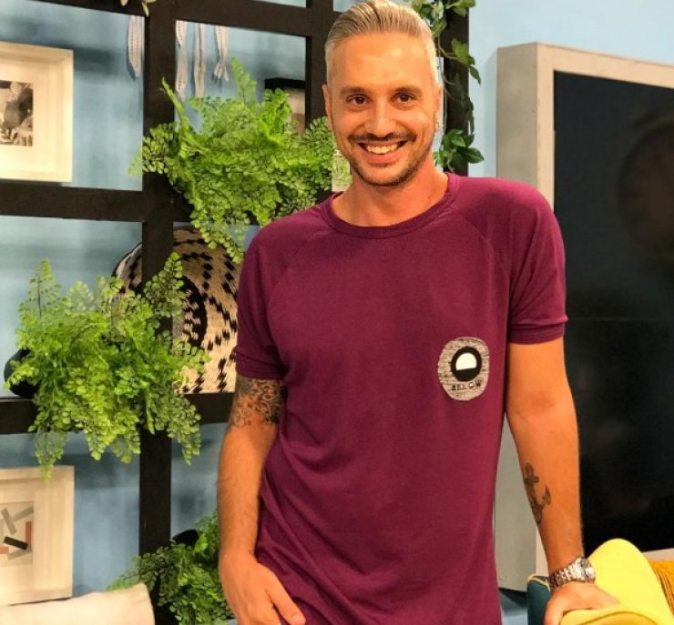 Το πιο τρυφερό βίντεο! Δείτε το Νικόλα Ιωαννίδη να εύχεται στην 90χρόνη γιαγιά του για τα γενέθλιά της