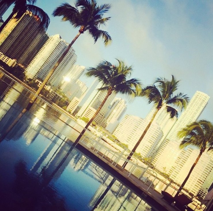 Κύπρια απολαμβάνει τον ηλιόλουστο καιρό του Μαϊάμι!