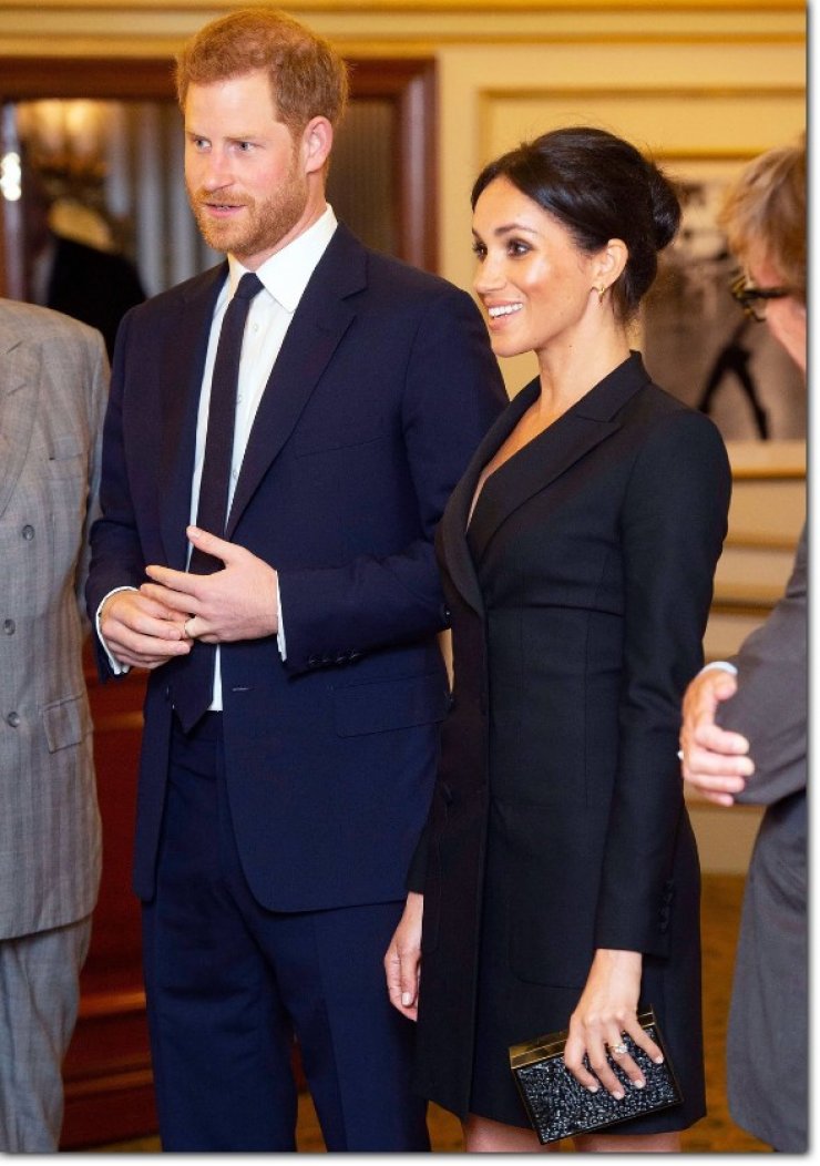 Βρήκαμε την οικονομική εκδοχή του φορέματος της Meghan Markle