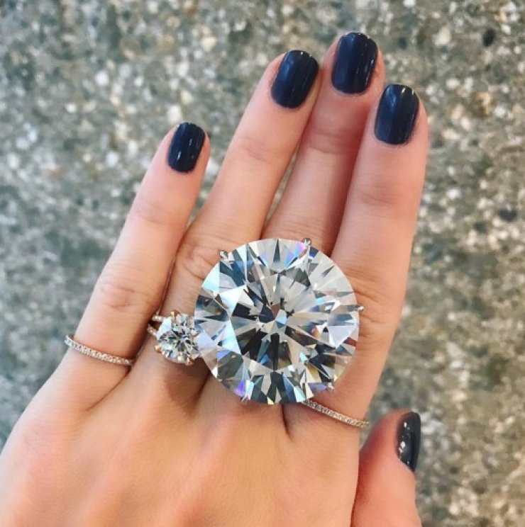 Και όμως είναι αληθινό και είναι στο χέρι επώνυμης Ελληνίδας