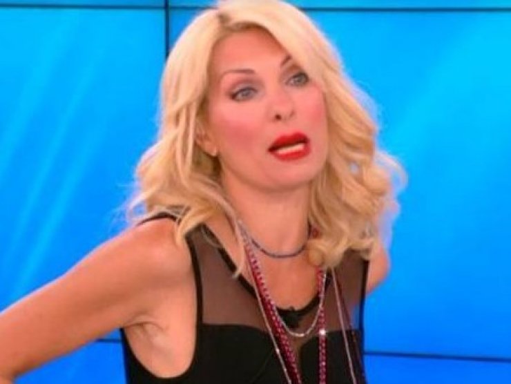  Έξαλλη η Μενεγάκη: «Μπούρδες όσα γράφονται. Ας ανοίξουν την φορολογική μου δήλωση»