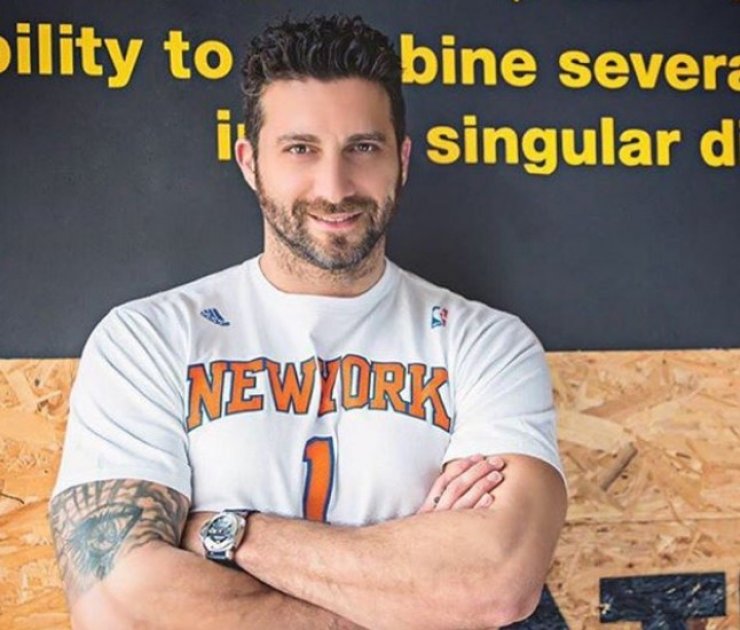 Το τατουάζ στο χέρι του Κυριάκου Πελεκάνου αφιερωμένο στη μνήμη της μητέρας του 