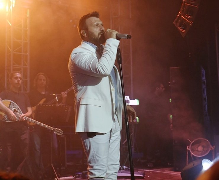 Γιάννης Πλούταρχος: Έναρξη με δάκρυα στα μάτια στην εμφάνισή του στη Λεμεσό