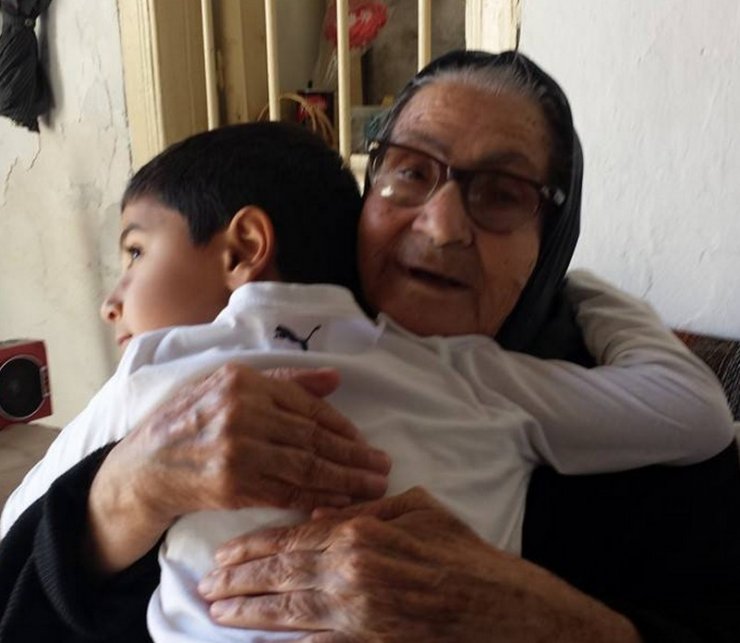 Κύπριος παρουσιαστής έχασε τη γιαγιά του!