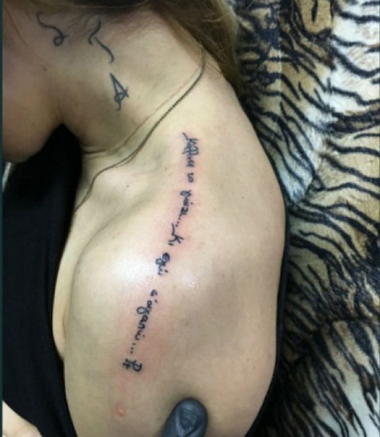 Ελληνίδα τραγουδιστρια έκανε tattoο στίχο του Παντελίδη! [βίντεο]
