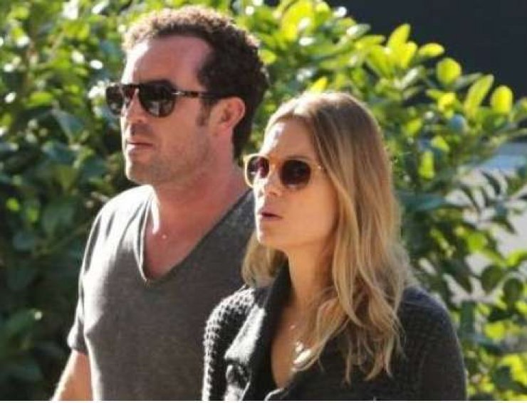 Καγιά - Κρασσάς: Τα καυτά φιλιά και η αναζήτηση σπιτιού για να συζήσουν!