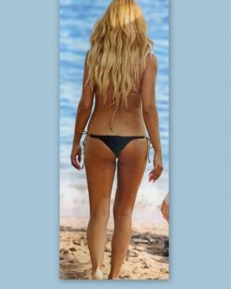  Το μικροσκοπικό μπικίνι ανέβασε κι άλλο την θερμοκρασία στην Αθήνα