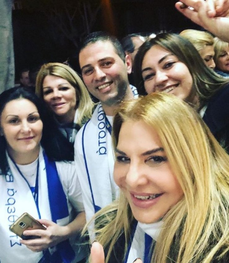 Το λεωφορείο με επώνυμους Κύπριους που ξεκίνησε από τη Λεμεσό για το στάδιο Ελευθερία για την ανακήρυξη του προέδρου Αναστασιάδη
