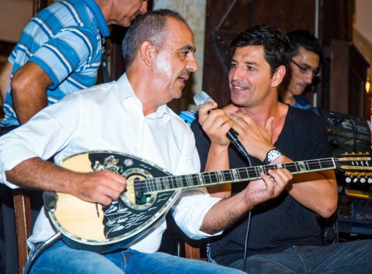 Σάκης Ρουβάς: Η διασκέδαση του σε γνωστό ρεμπετάδικο της Πάφου