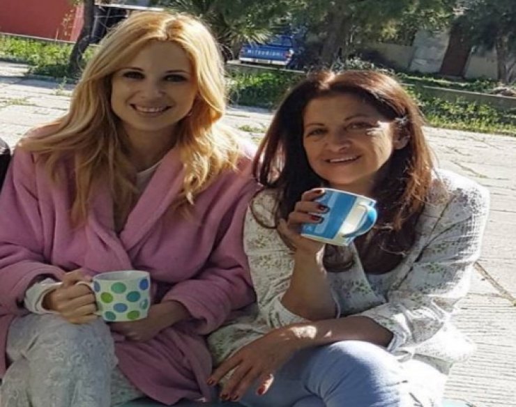 Μέλη του πάνελ της εκπομπής "Με αγάπη Χριστιάνα" κοροϊδευαν επώνυμη για την πράξη της και η Αριστοτέλους τους αποστόμωσε