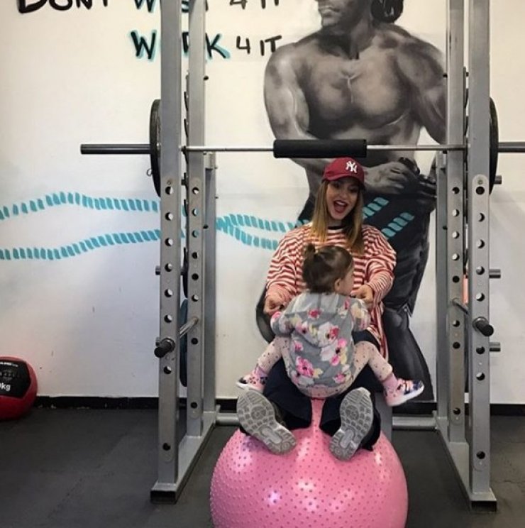 Δείτε την μικρή Αριάδνη να κάνει μπουγάδα μαζί με την μαμά της, Κωνσταντίνα Ευριπίδου