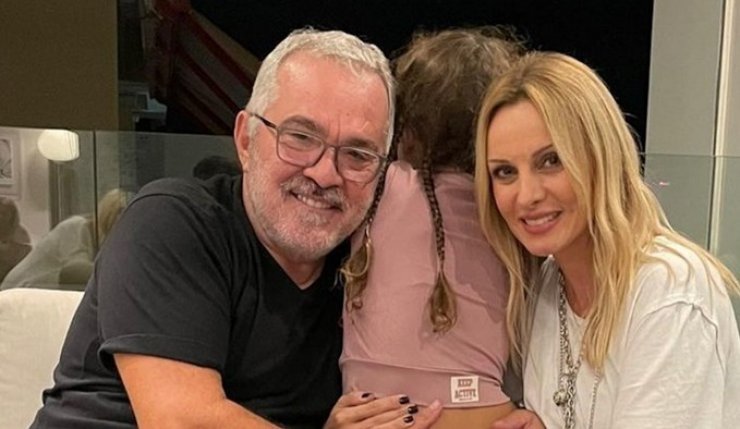 Πέγκυ Ζήνα-Γιώργος Λύρας: Δείτε πόσο μεγάλωσε η κούκλα κόρη τους που είναι τελειόφοιτη