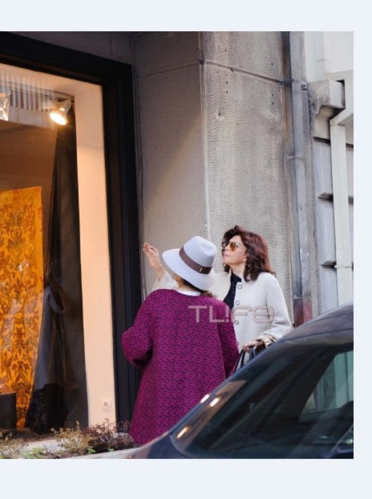 Μιμή Ντενίση: Με ποια Κύπρια φίλη της κάνει βόλτες στο Κολωνάκι!