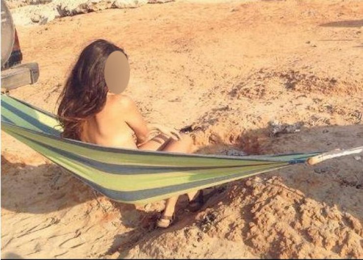Άλλη μια Κύπρια που κάνει τοπλες σε camping στον Ακάμα…