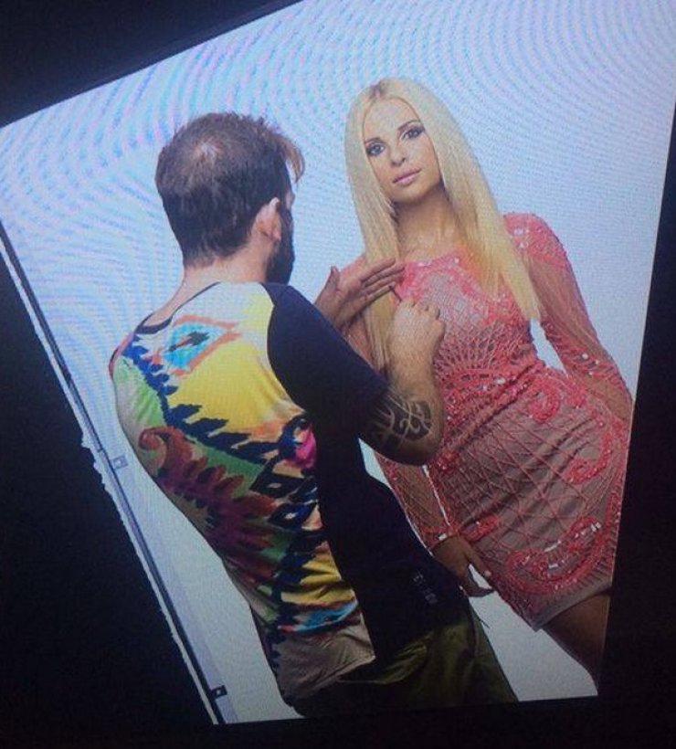 Δείτε την backstage φωτογράφηση της Χριστιάνας Αριστοτέλους για το "Feel Fantastic" και της εκπομπής "Για Σένα"