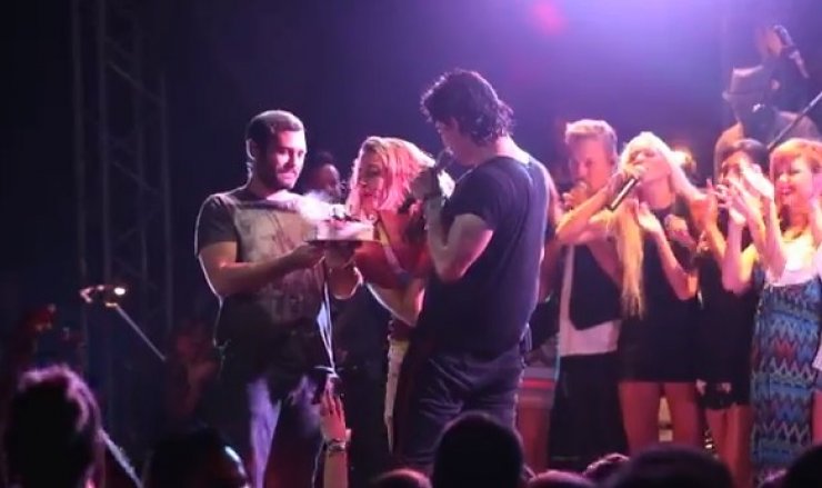 Σάκης Ρουβάς: Σε ποια τραγούδησε επί σκηνής happy birthday στη Λεμεσό