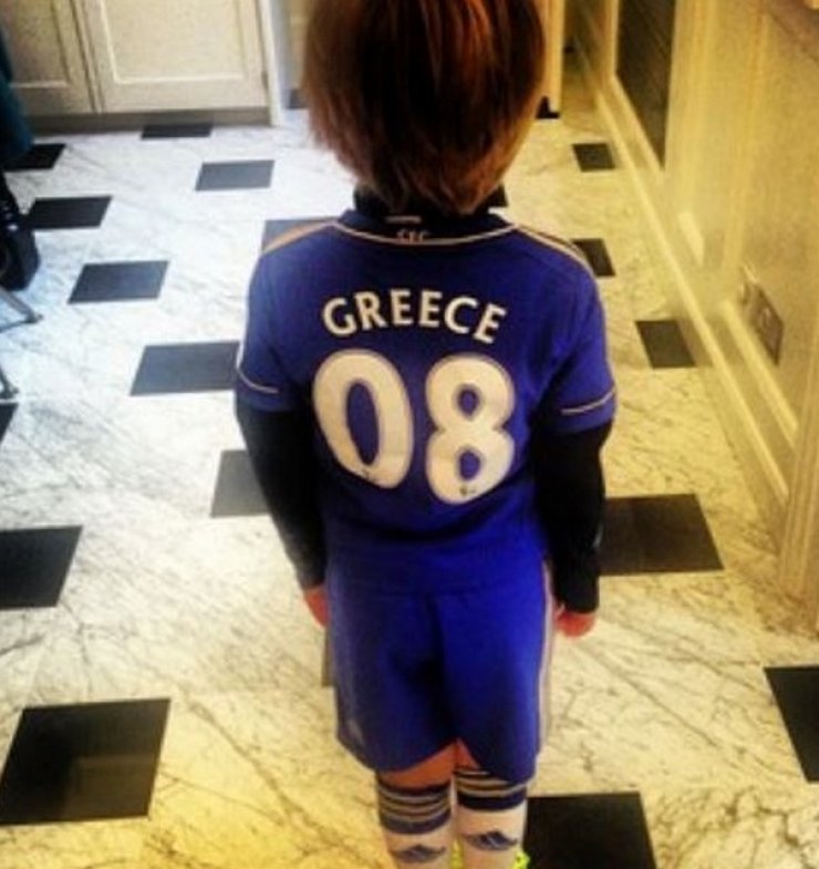 Ποιού γαλαζοαίματος ο γιος φόρεσε την φανέλα της Εθνικής Ελλάδος;