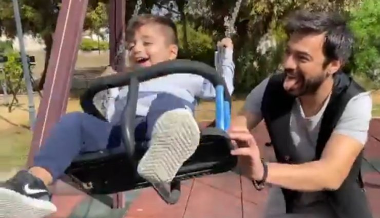 Ανδρέας Γεωργίου: Στην παιδική χαρά με τον ανιψιό του, Άγγελο! [βίντεο]