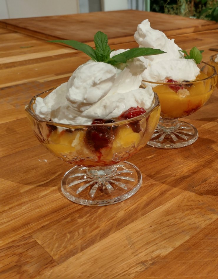 Lemon and berries triffle