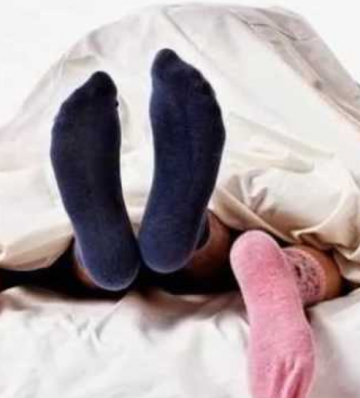 Τι ρόλο “παίζουν” οι κάλτσες στο σεξ;