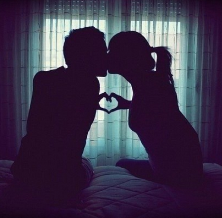 Σεξ στο σκοτάδι: Μήπως νιώθεις άσχημα για το σώμα σου;