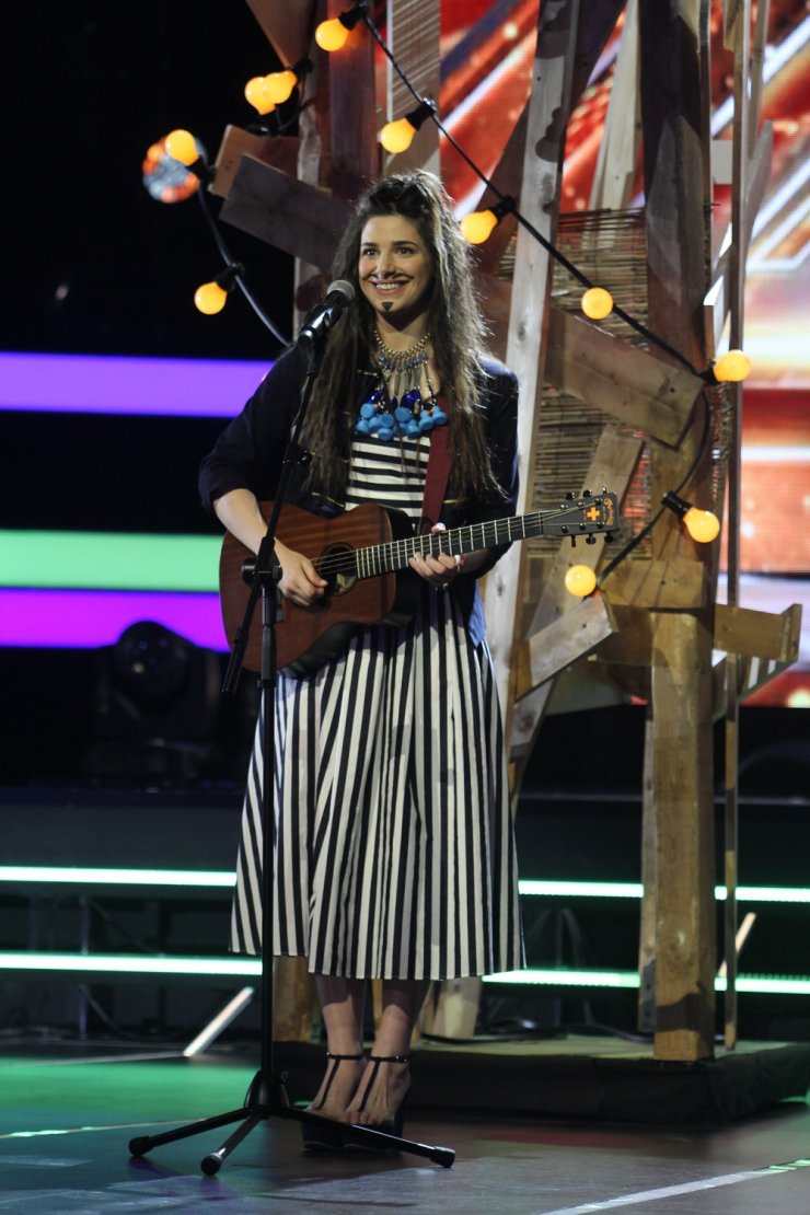 Νωαίνα: Εμφανίστηκε για πρώτη φορά live στο X-Factor χωρίς μουστάκι