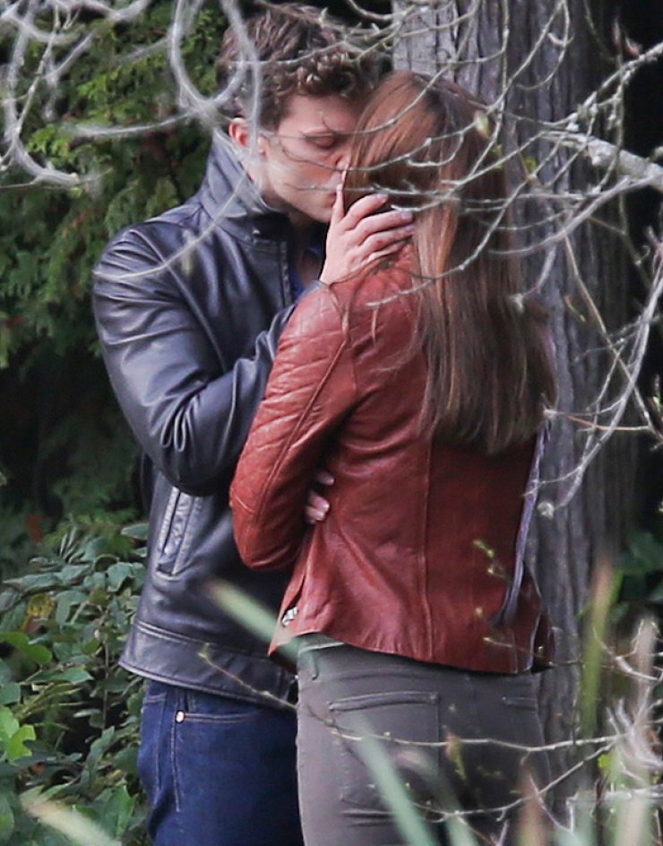 Νέα καυτά στιγμιότυπα από την ταινία ‘’50 shades of grey’’ 