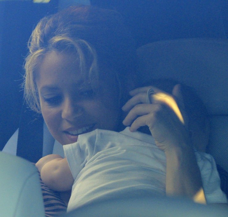 Shakira και υιός!  