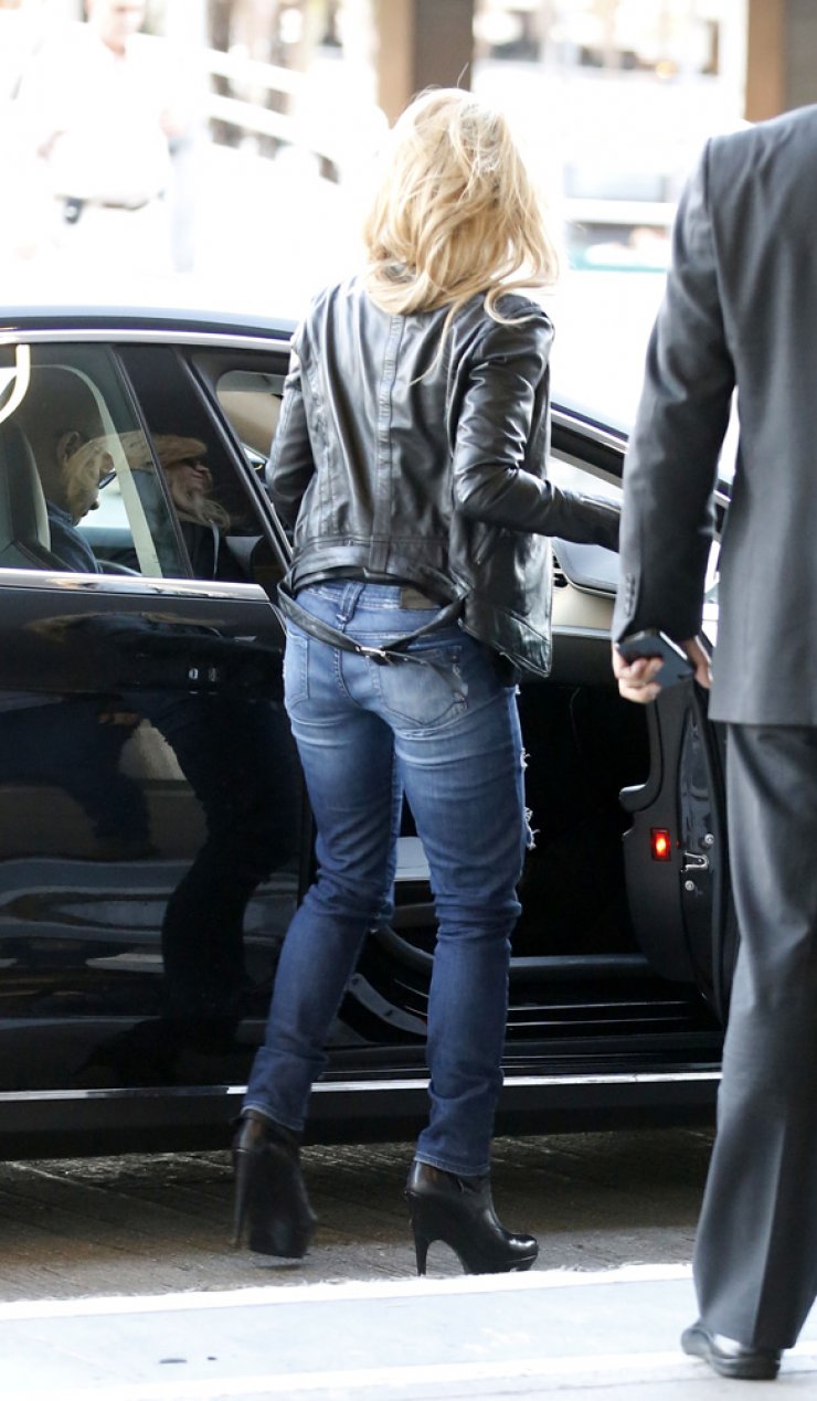 Διάσημη μαμά έχασε όλα τα κιλά της εγκυμοσύνης! Δείτε ποια είναι!