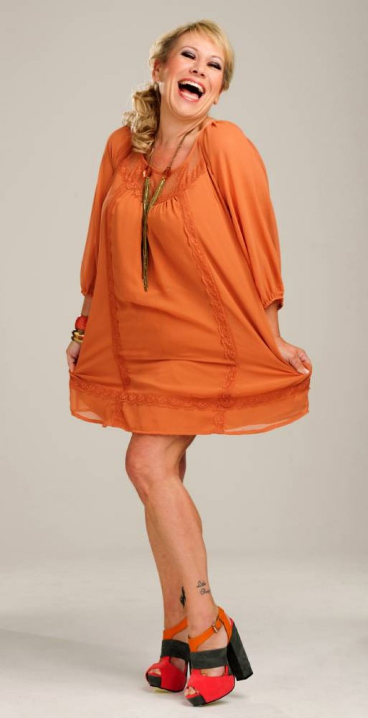  Σοκ! Βρετανή ηθοποιός: Εχω το πιο μακρύ στήθος, θα μπορούσα να το δέσω ζώνη [εικόνες]