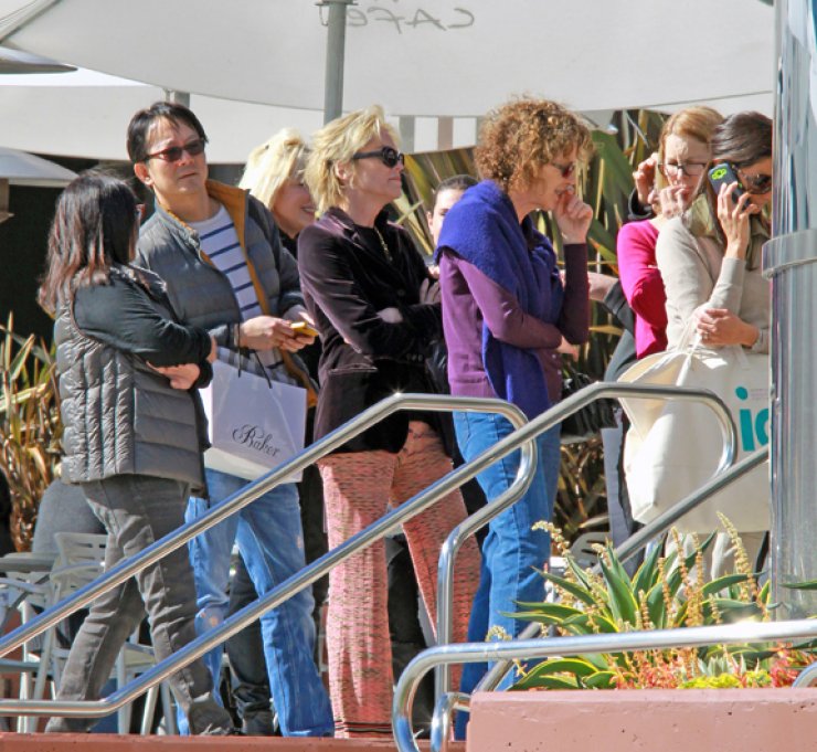 Σταρ του Hollywood περίμενε στη σειρά για να πληρώσει! [φωτογραφίες]