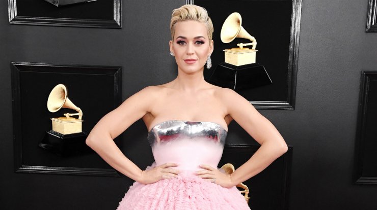 Τα 5 ψυχολογικά στάδια που περνάς πριν κόψεις τα μαλλιά σου κοντά