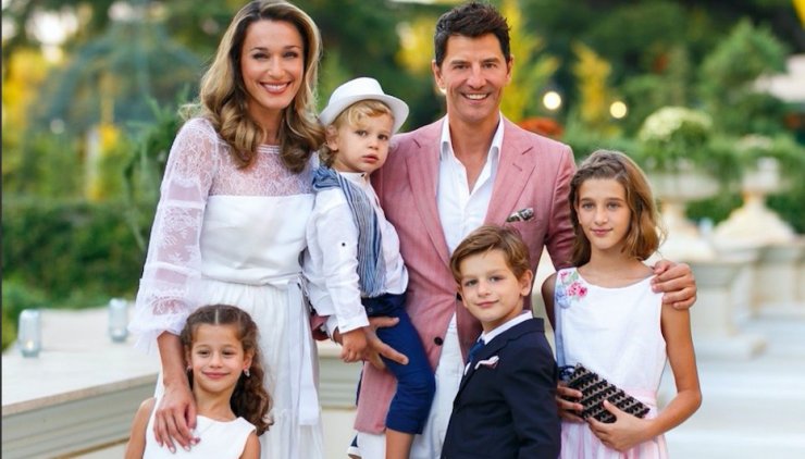 Είναι υπέροχοι! Δείτε την οικογένεια Ρουβά να στολίζει το χριστουγεννιάτικο δέντρο της! [βίντεο]