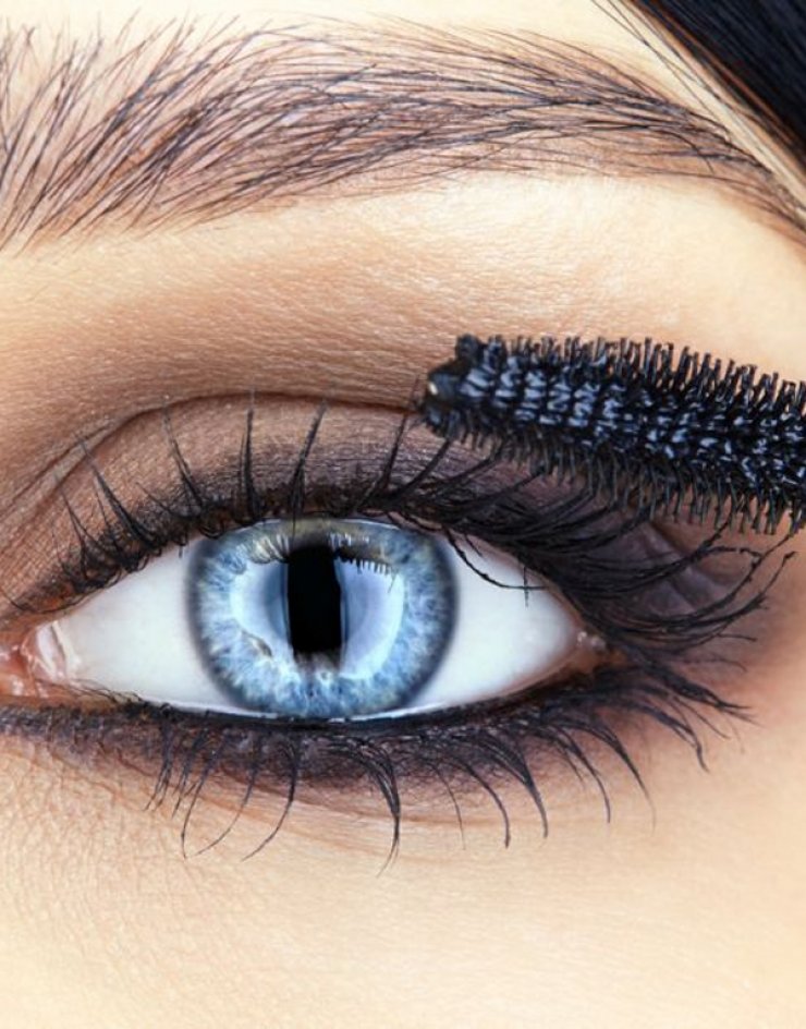 Ο λόγος που ανοίγεις το στόμα σου όταν βάζεις μάσκαρα