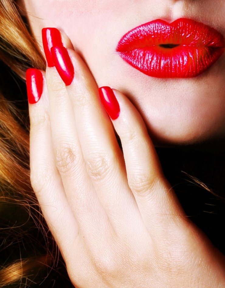 Το μυστικό για... σαρκώδη χείλη κρύβεται στο σωστό περίγραμμα!