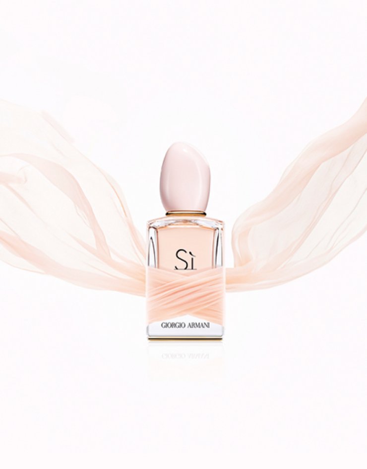  Ο Giorgio Armani παρουσιάζει το ανέμελο συναίσθημα του Sì Eau de Toilette